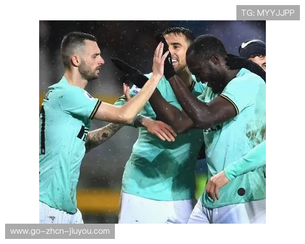 凯恩争顶成功将球轻敲形成机会——把握瞬间，成就品牌与成长